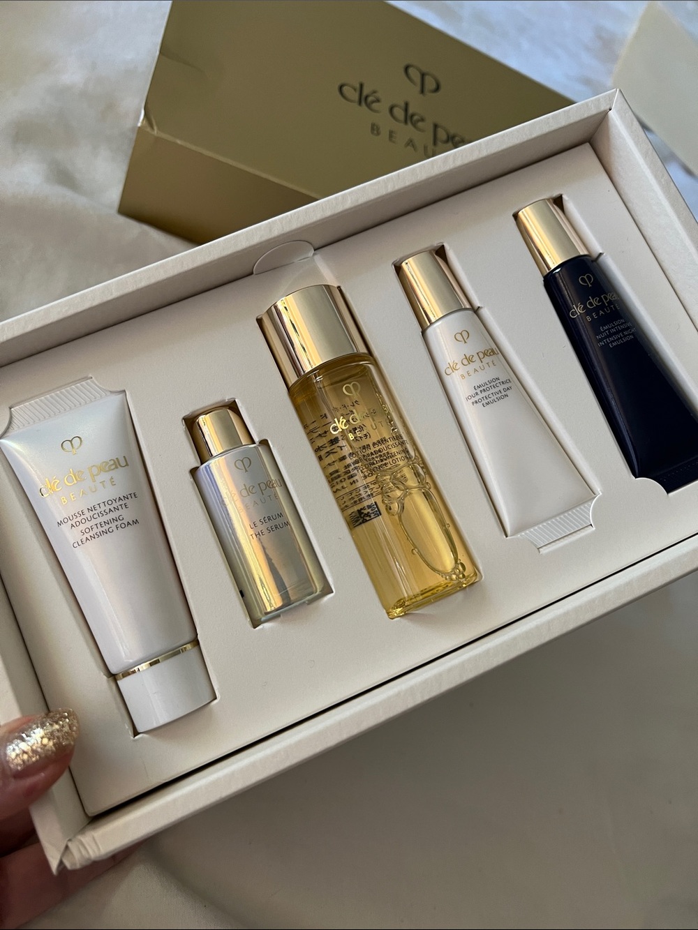 Cle de Peau mini key radiance care set serum day night cream lotion foam - Picture 5 of 15